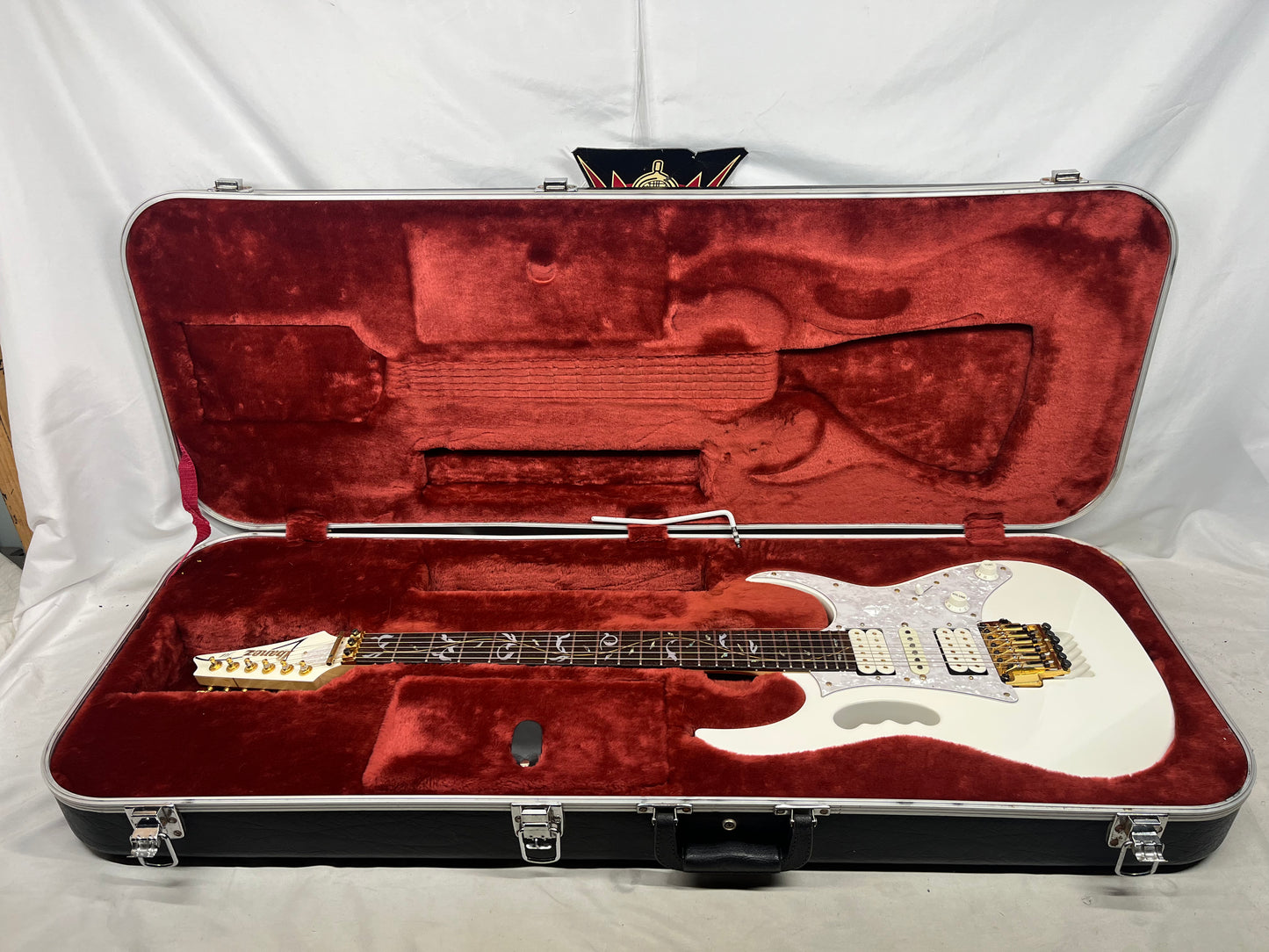 Ibanez JEM7V Prestige Steve Vai Signature HSH Electric Guitar with Hard Case - White