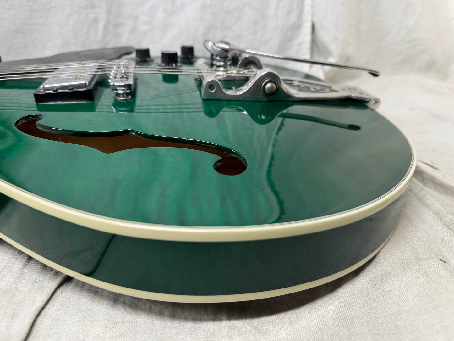 Guild SF-5 sf5 Starfire V Semi-Hollowbody Guitar with Case 2000