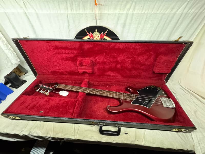 Gibson Victory 4-string Bass with Case