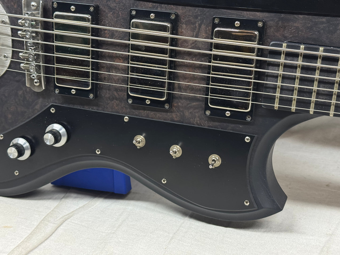 Dunable Yeti Bass VI 6-string Bass Guitar with Case