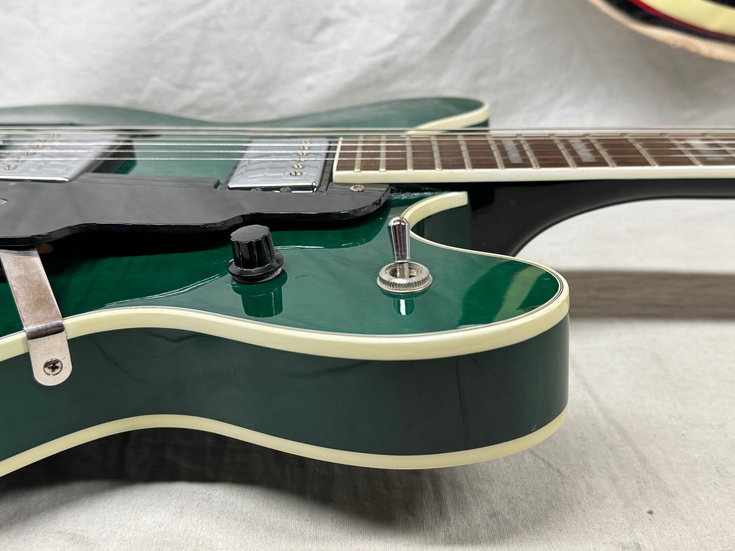 Guild SF-5 sf5 Starfire V Semi-Hollowbody Guitar with Case 2000