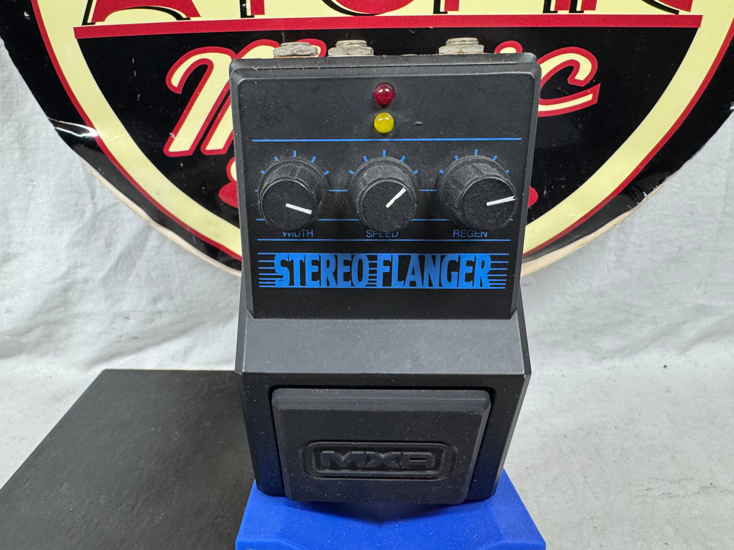MXR Series 2000 Stereo Flanger Pedal with Box
