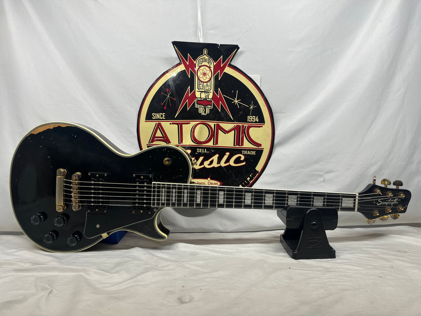 Sawtooth Singlecut LP-Style Electric Guitar - Distressed Black