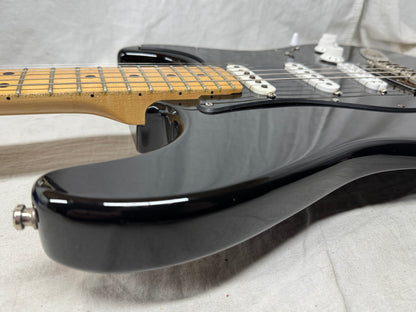 Hamer USA Daytona Guitar S-style with Case - Black / Maple neck