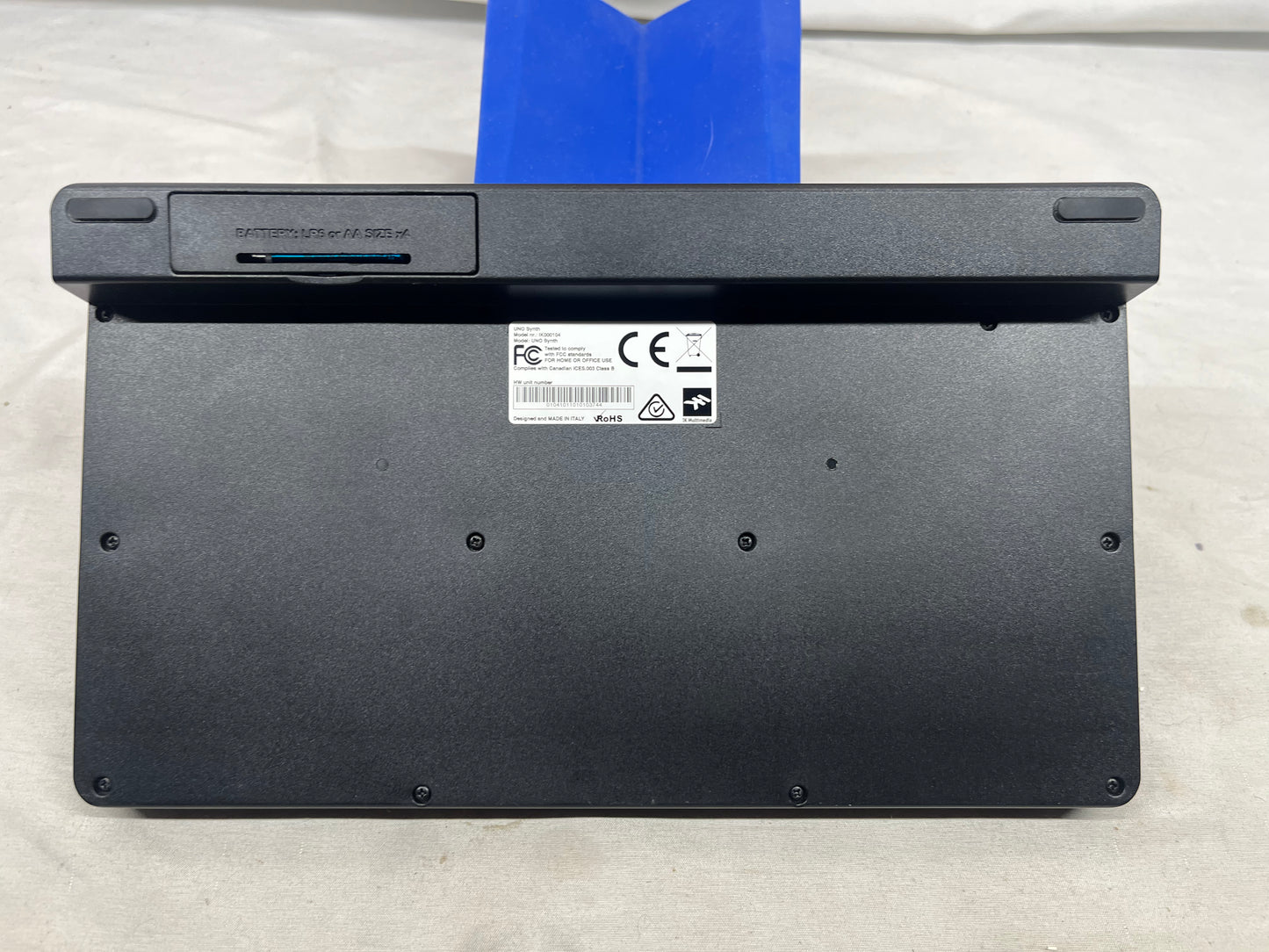 IK Multimedia UNO Analog Synthesizer with Box and USB Cable