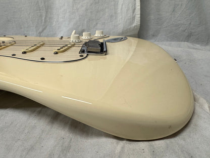 Fender American Standard Stratocaster Guitar with Case 2005 - Olympic White / Maple neck