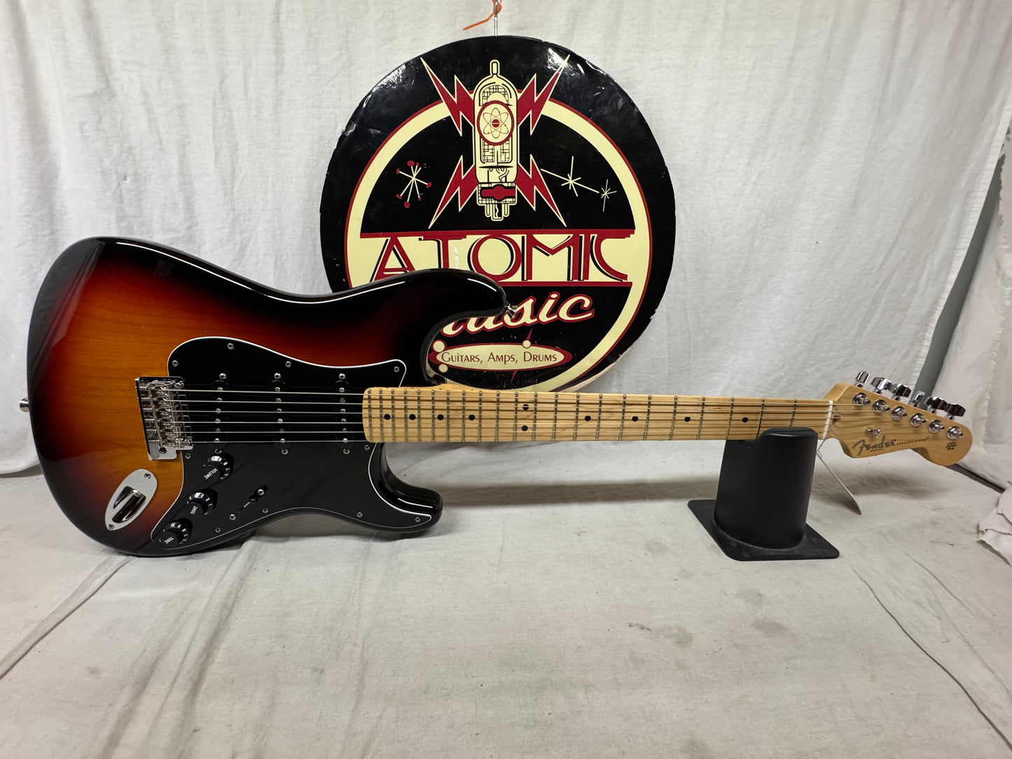 Fender American Standard Stratocaster Guitar with Case 2013 - 3-Color Sunburst / Maple neck