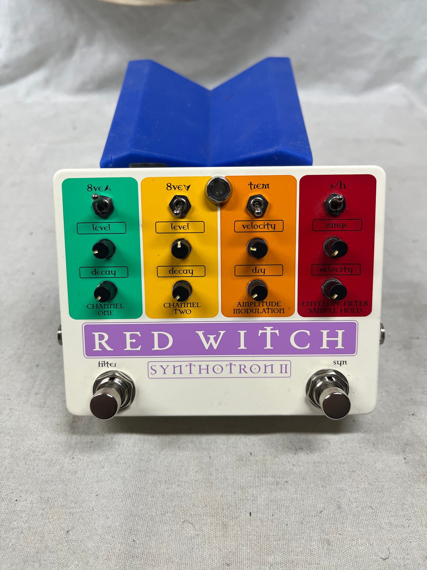 Red Witch Synthotron II 2 Synthesizer Pedal with Box