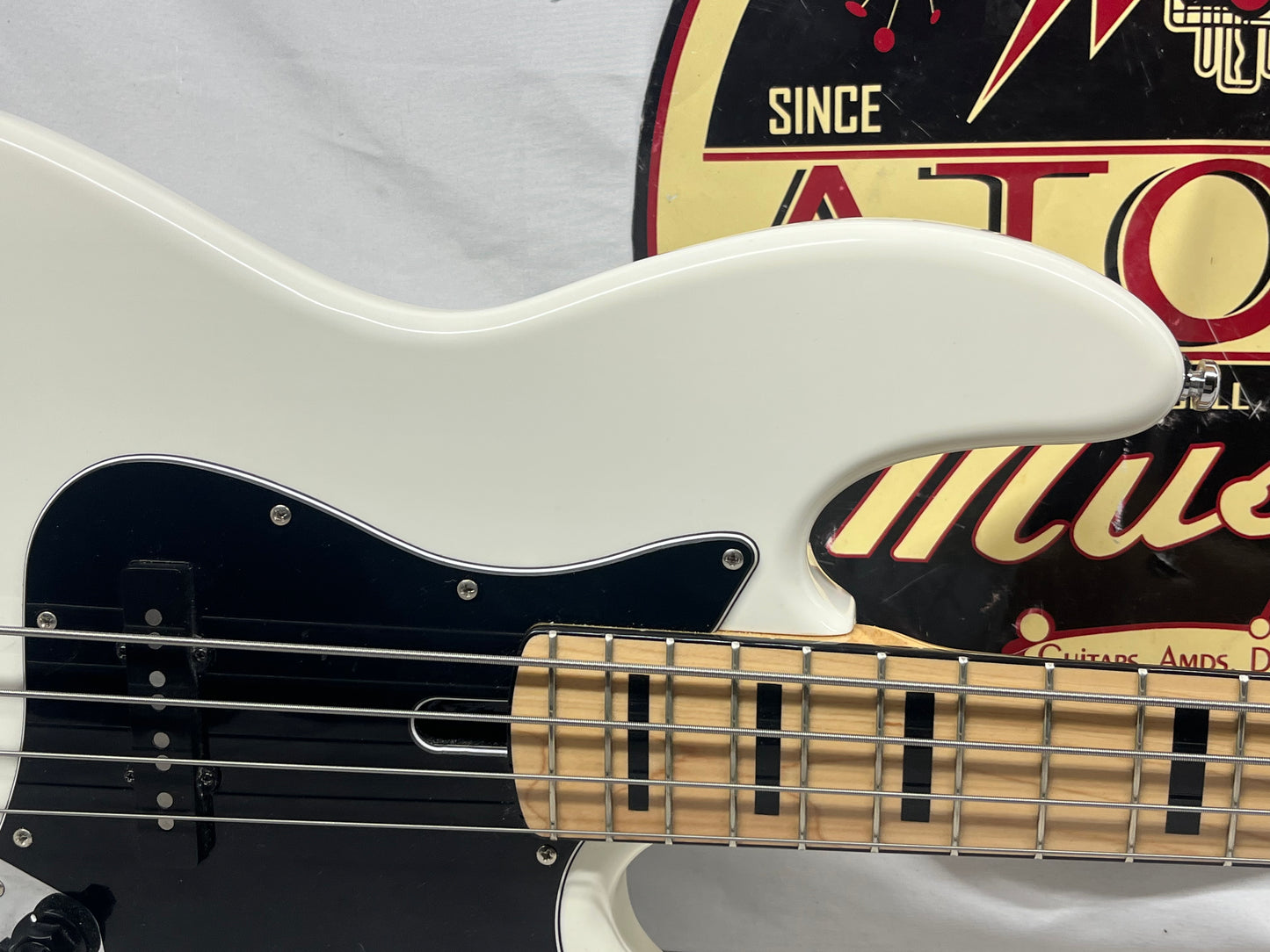 Sire Marcus Miller V7 4- String J-Style Electric Bass