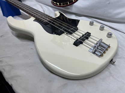 Yamaha Broad Bass Doublecut 4-String Electric Bass
