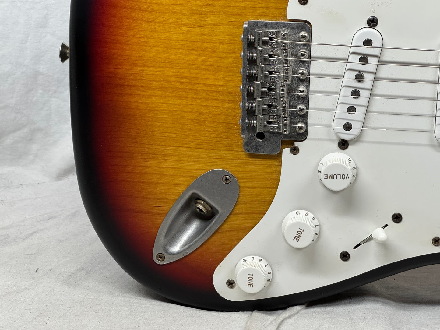 22 Black Guitars S-style Guitar - 3-Color Sunburst