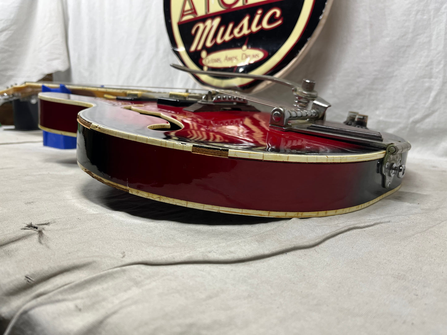 Univox Coily U1825 Hollow Body Guitar MIJ Made In Japan Vintage Redburst - AS IS! needs new nut