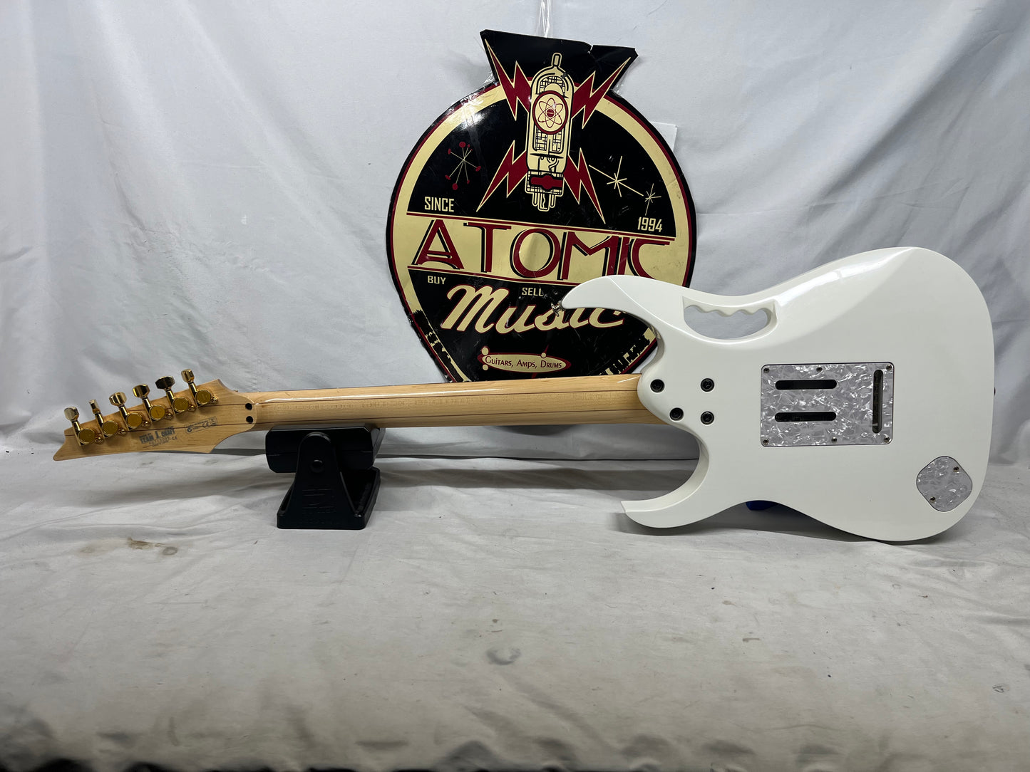 Ibanez JEM7V Prestige Steve Vai Signature HSH Electric Guitar with Hard Case - White