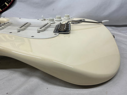 Fender Stratocaster (Squier Series) - White
