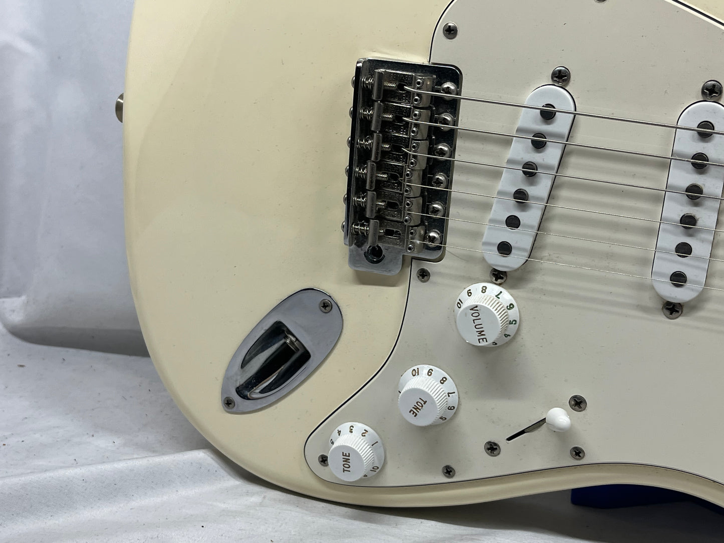 Fender Classic Series '70s Stratocaster strat Electric Guitar MIM - Made in Mexico - Olympic White