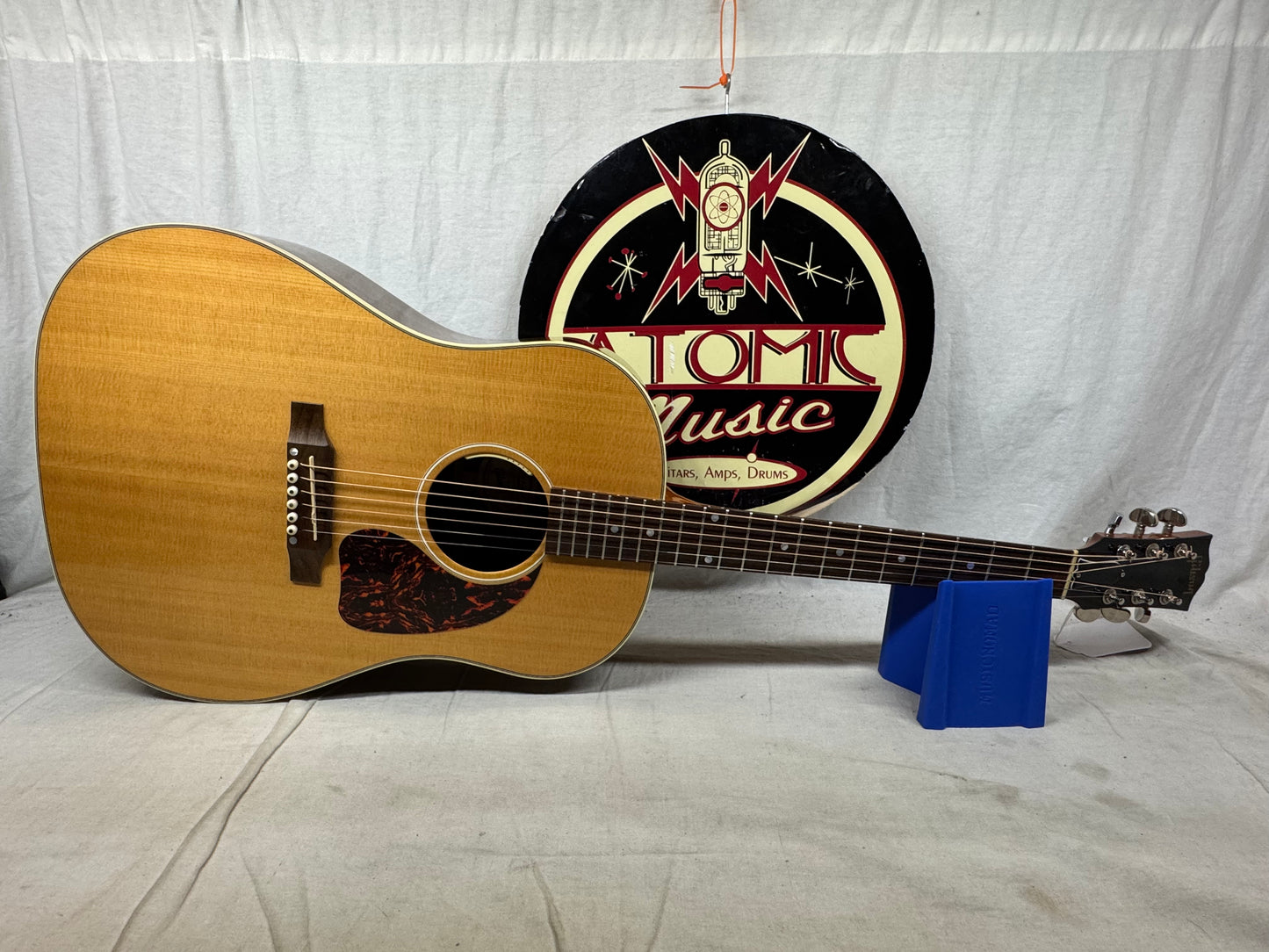 Gibson J-45 j45 Studio Jumbo Acoustic Guitar with Road Runner Case 2019