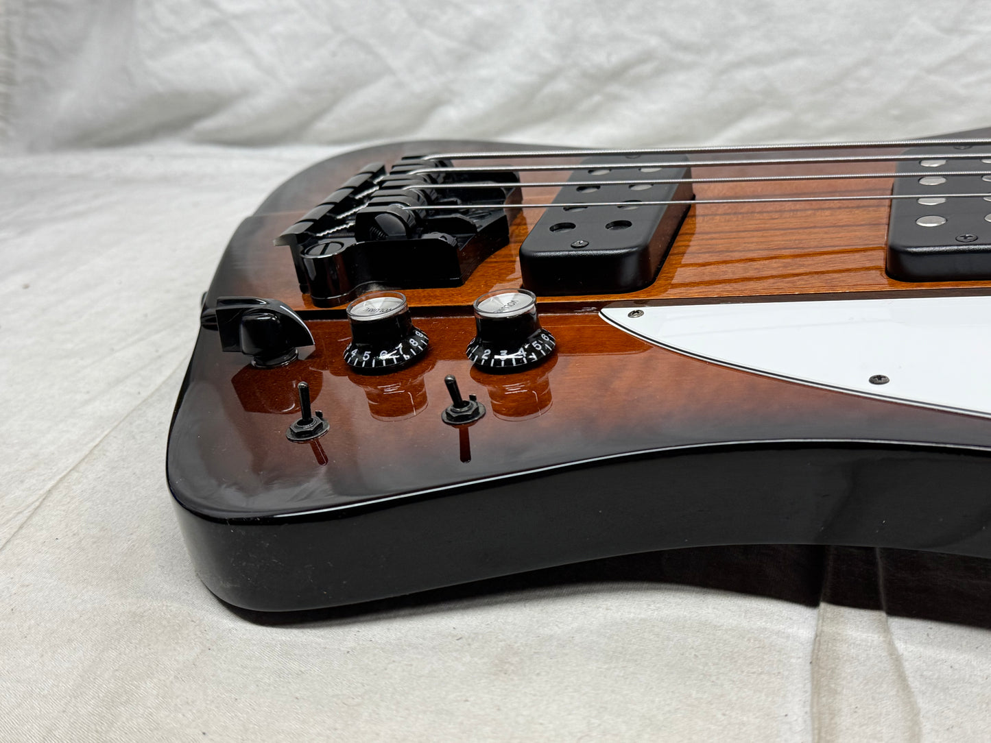 Gibson BAT1SUSB4 Thunderbird IV 4-string Bass with Case - modified electronics 2015 - Tobacco Burst