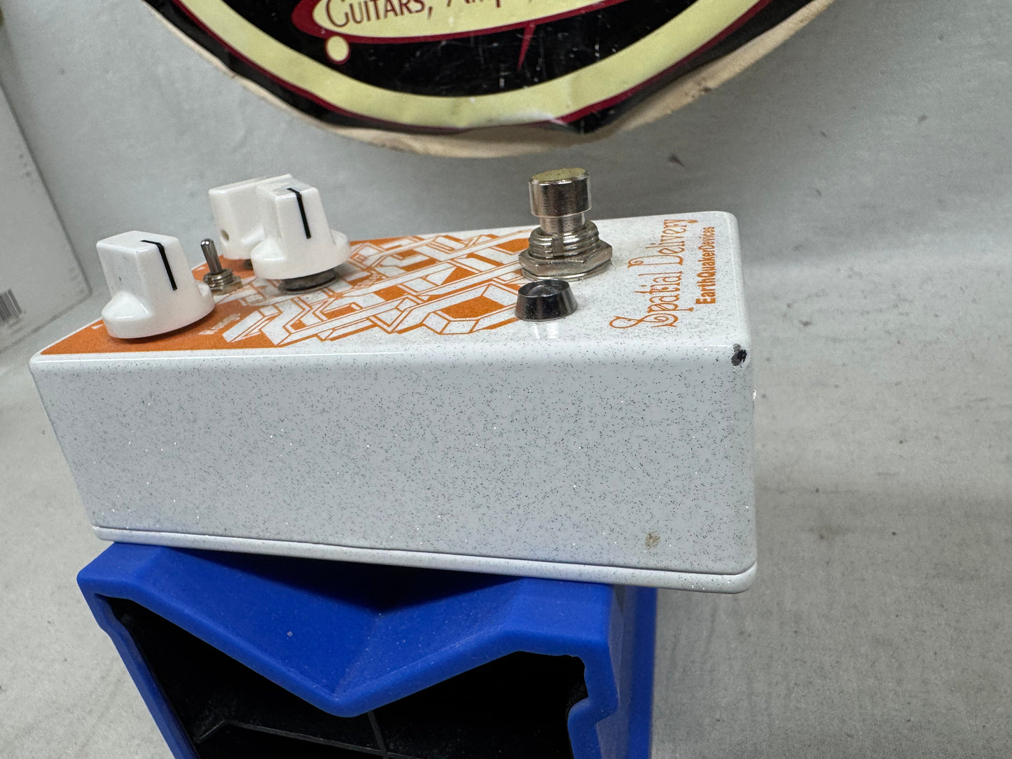 EarthQuaker Devices Spatial Delivery Envelope Filter with Sample & Hold Pedal