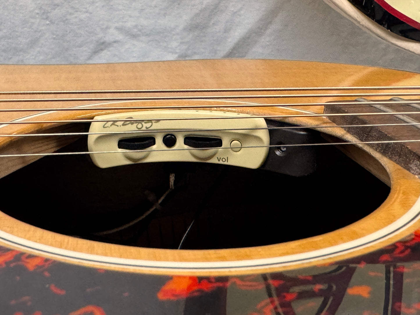 Gibson J-45 j45 Studio Jumbo Acoustic Guitar with Road Runner Case 2019
