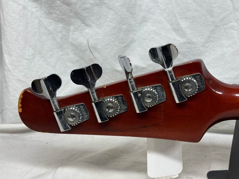Gibson Victory 4-string Bass with Case - Image 9