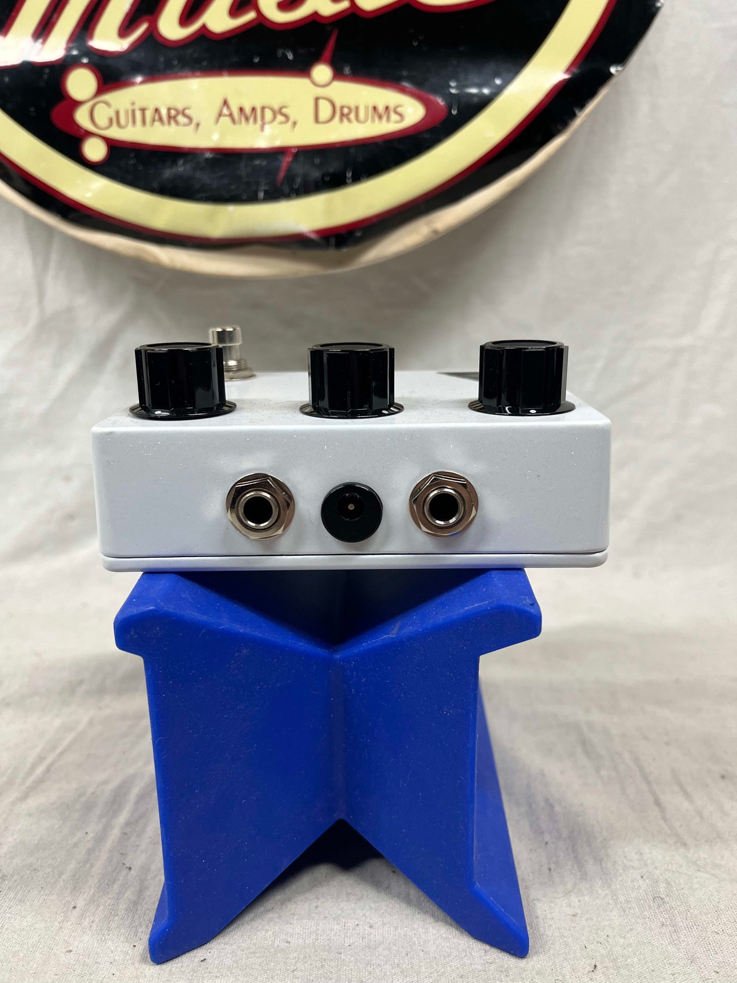 Seeker Electric Effects Descry Fuzz Pedal with Box