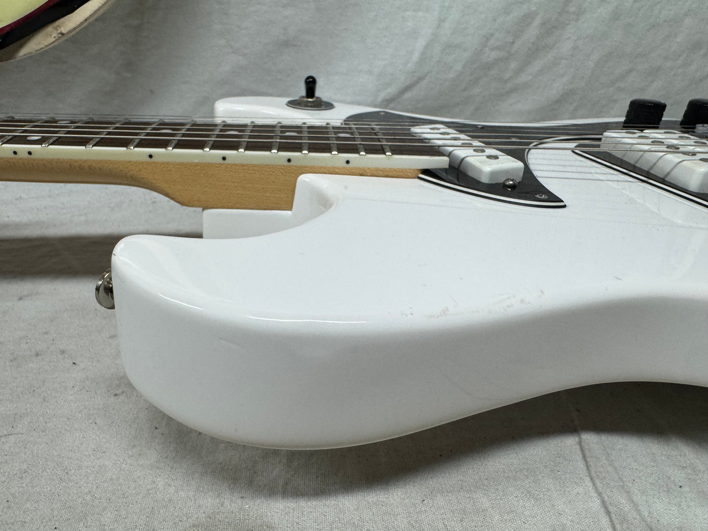 DiPinto Mach IV 4 Guitar with Case