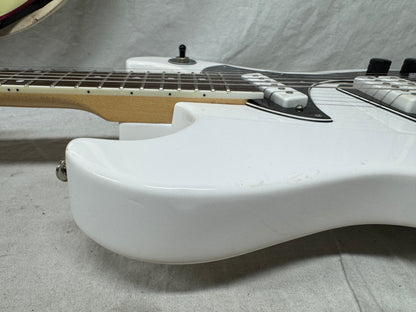 DiPinto Mach IV 4 Guitar with Case
