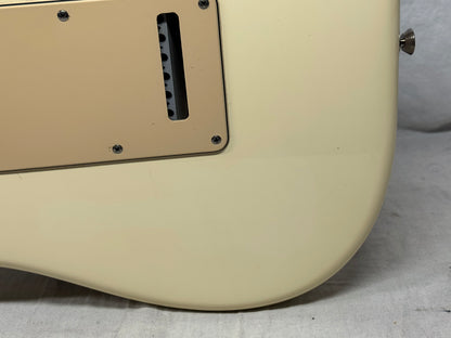 Fender American Standard Stratocaster Guitar with Case 2005 - Olympic White / Maple neck