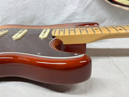 Fender American Stratocaster Guitar with Gator Case 2016 - Sienna Sunburst / Maple neck