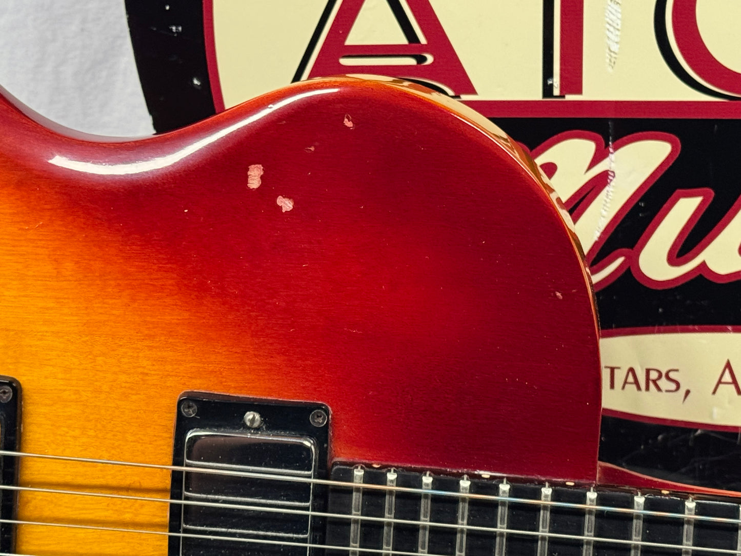 Gibson L6-S l 6s Custom Singlecut Guitar with Case - Cherry Sunburst