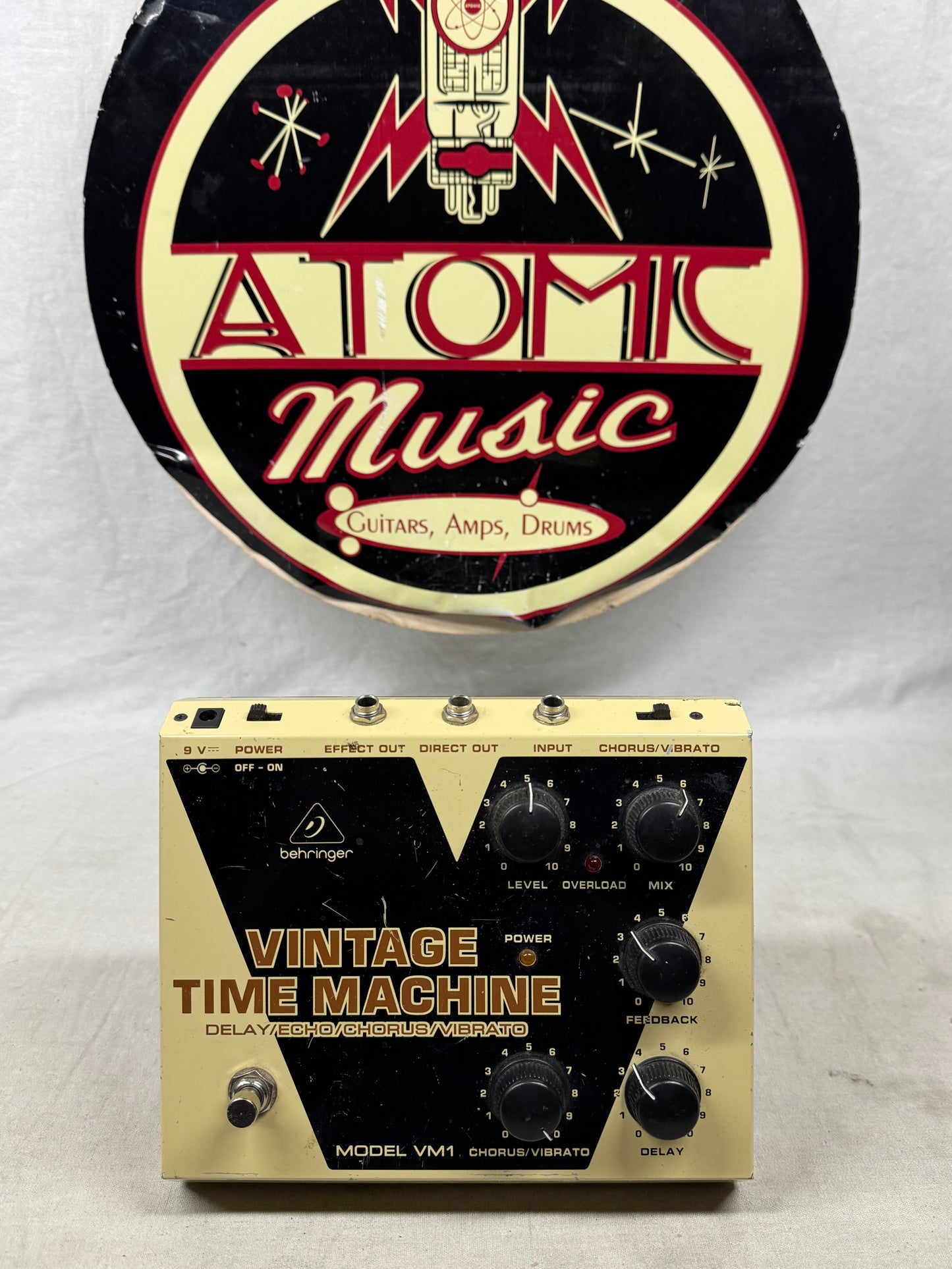 Behringer VM1 Vintage Time Machine Delay Echo Chorus Vibrato Pedal