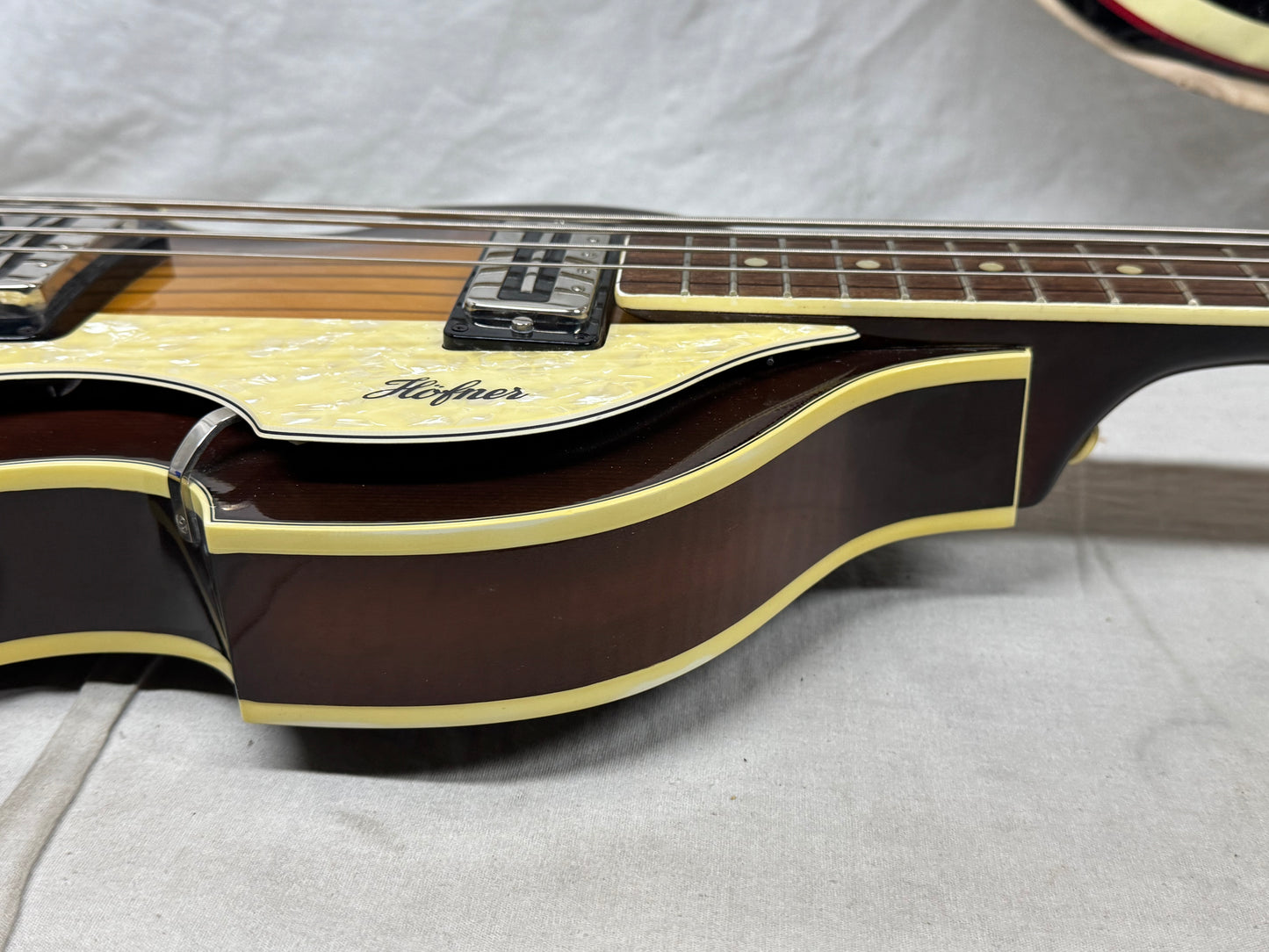 Hofner 500/1 Violin / Beatle 4-string Hollowbody Bass with Case