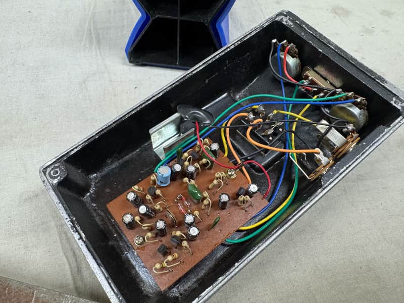 Univox Super-Fuzz superfuzz Fuzz Pedal - missing 3 screws - Image 8