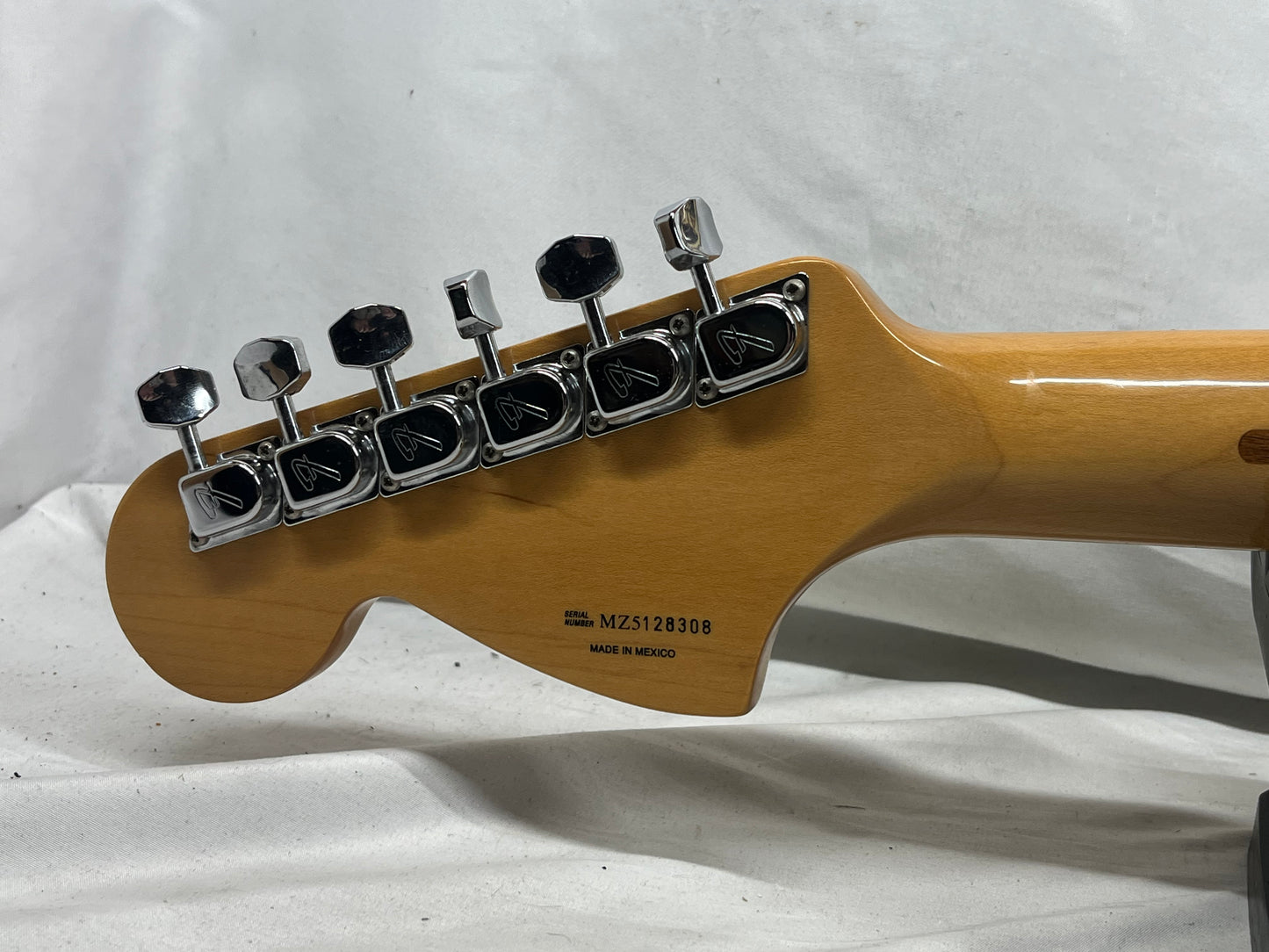 Fender Classic Series '70s Stratocaster strat Electric Guitar MIM - Made in Mexico - Olympic White