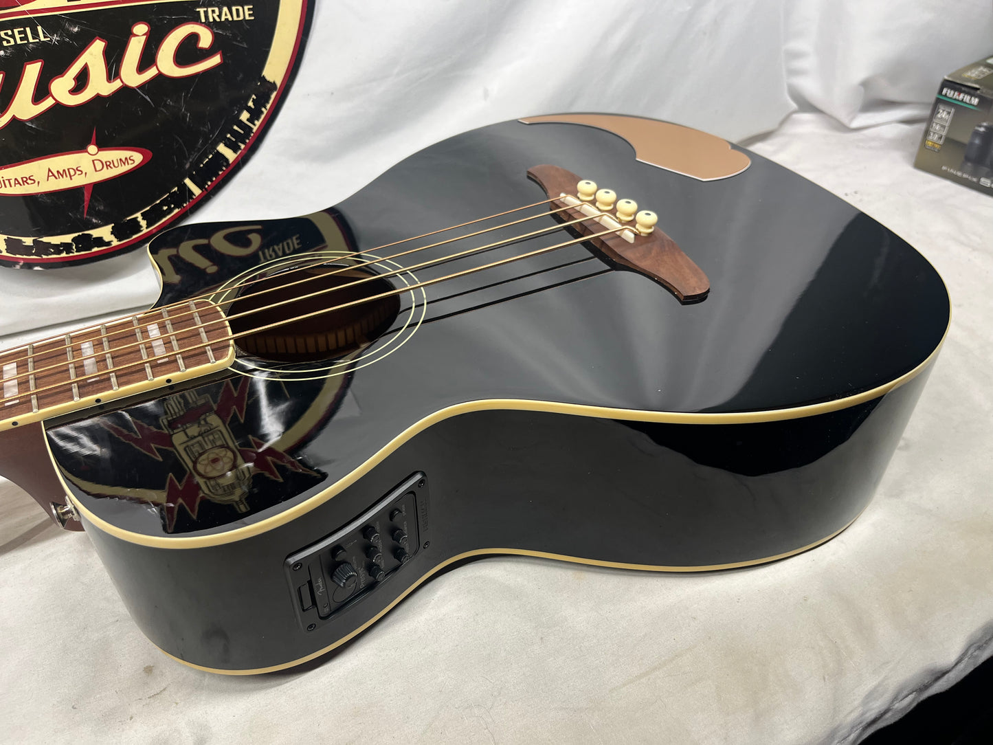 Fender Kingman Acoustic/Electric Bass with Gig Bag