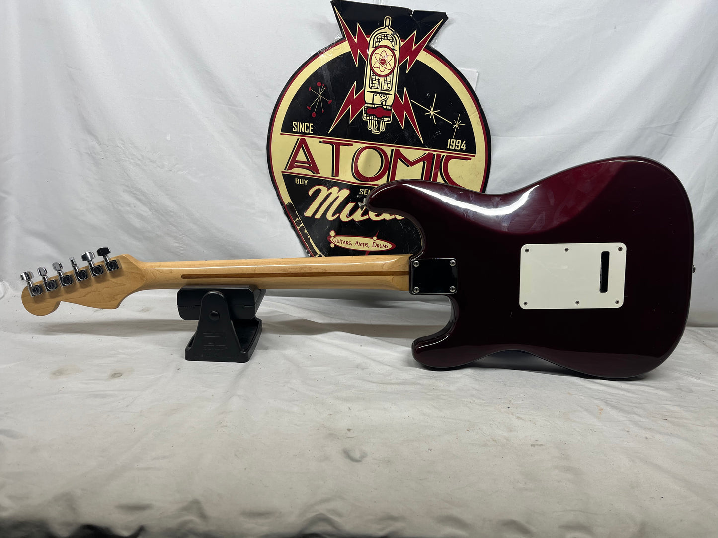 Fender Standard Stratocaster Strat HSS MIM - Made in Mexico - Midnight Wine