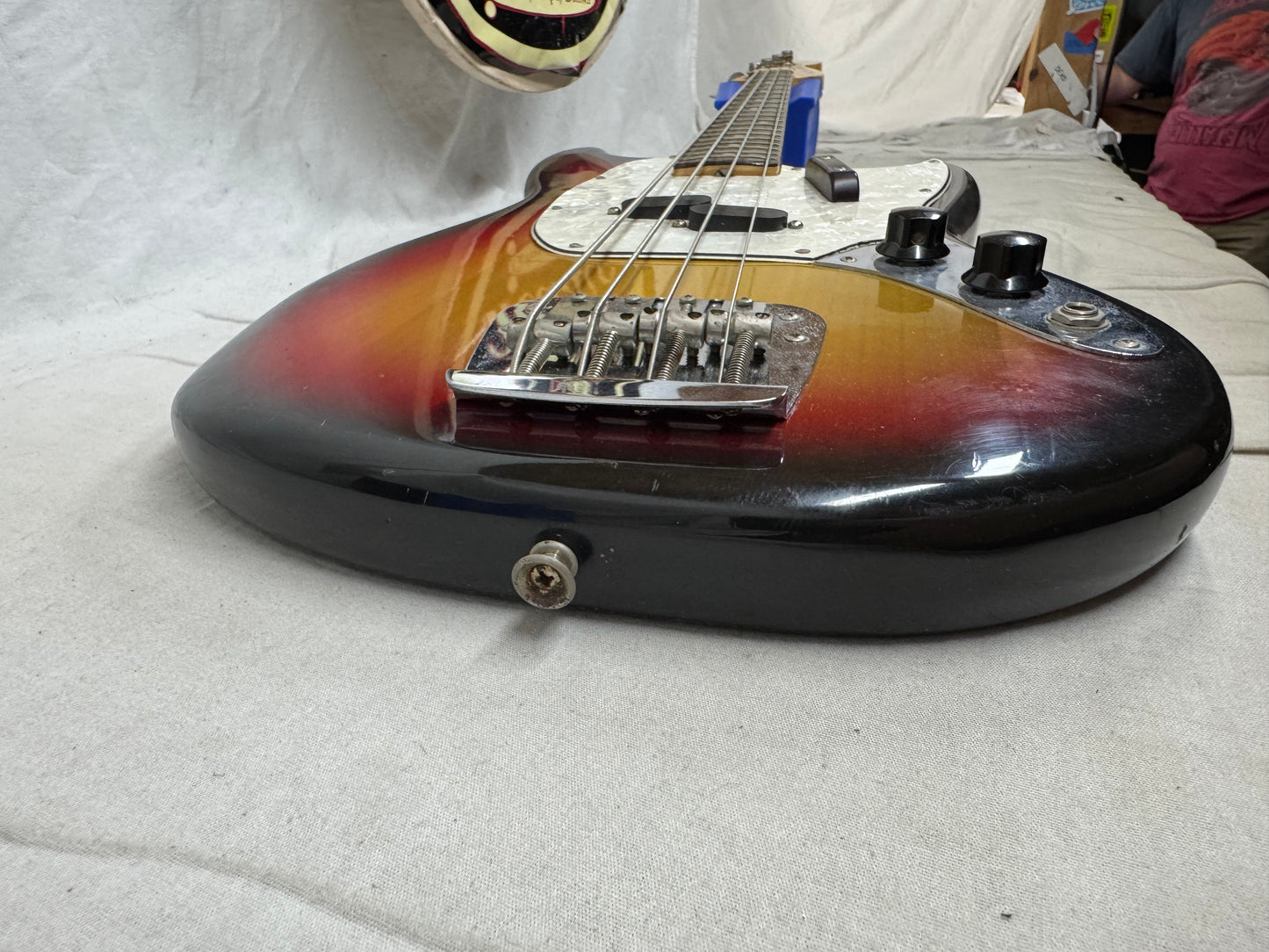 Fender USA Mustang 4-string Bass with Case 1974 - 3-Color Sunburst / Rosewood fingerboard