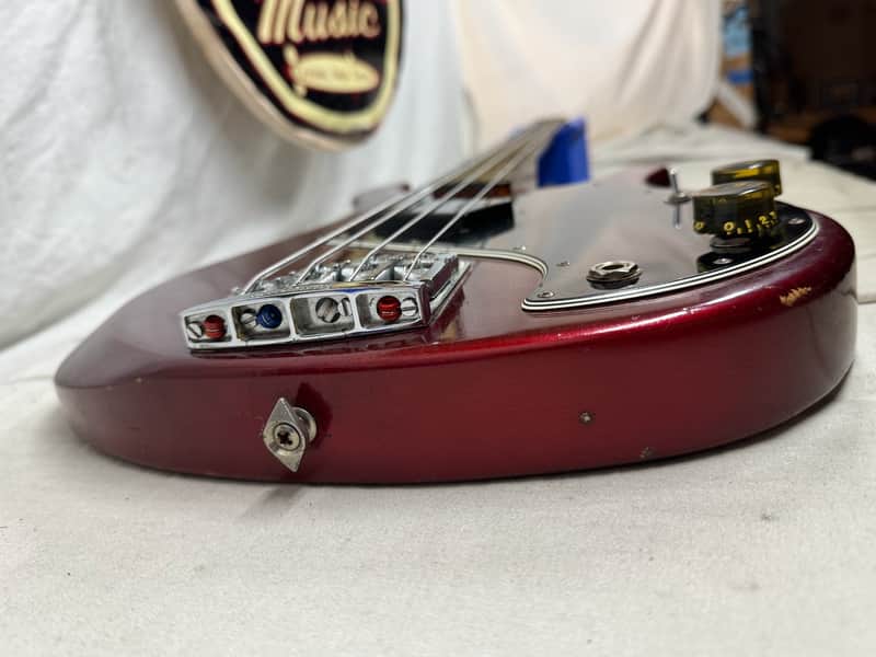 Gibson Victory 4-string Bass with Case - Image 16