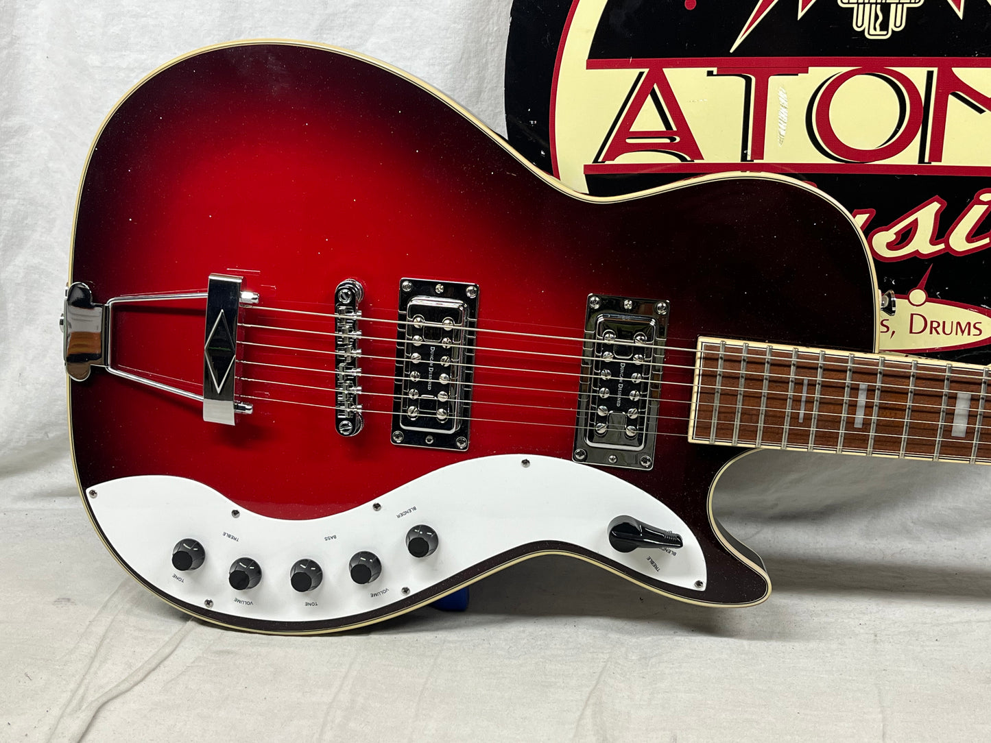 Silvertone Jupiter 1423 Redburst Reissue Singlecut Electric Guitar
