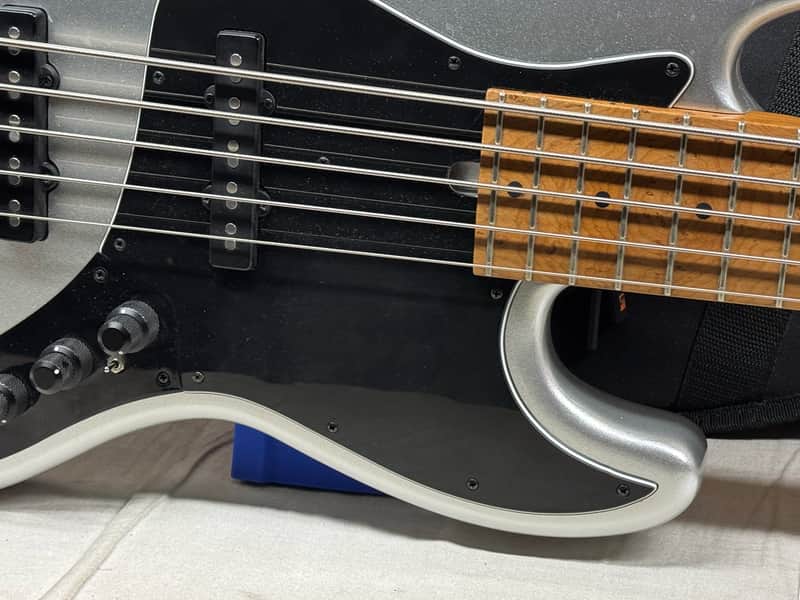 Mike Lull M5V Custom 5-string Bass with COA + Gig Bag - Image 5