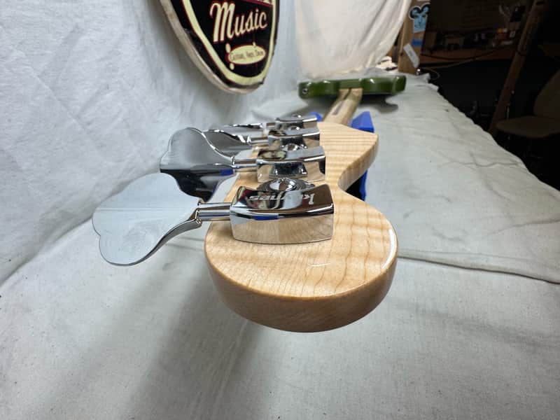 Partsbass Unknown neck on Sadowsky Body 4-string Bass - Image 25