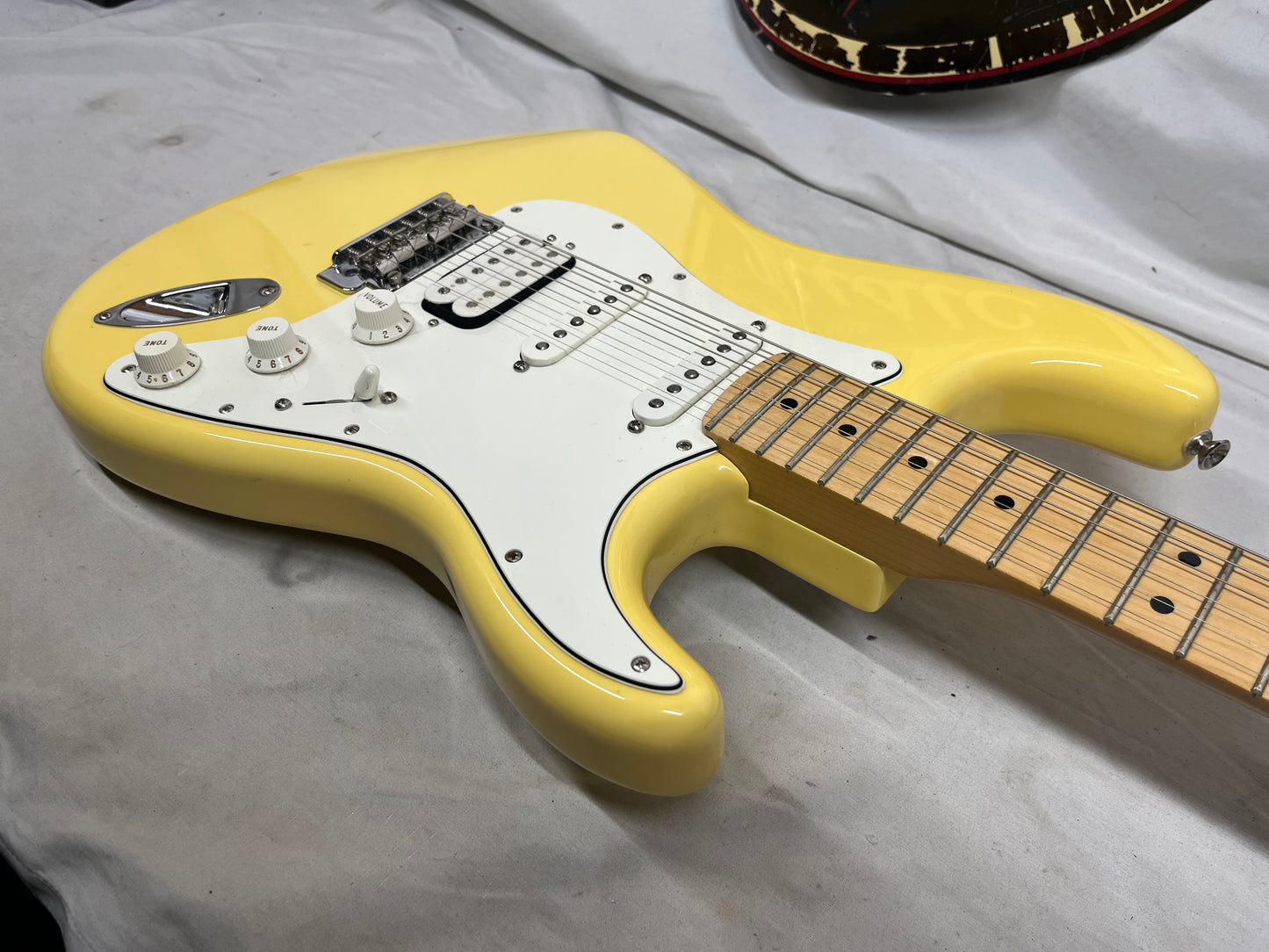 Fender Player Stratocaster Strat HSS Electric Guitar MIM - Made in Mexico - Buttercream