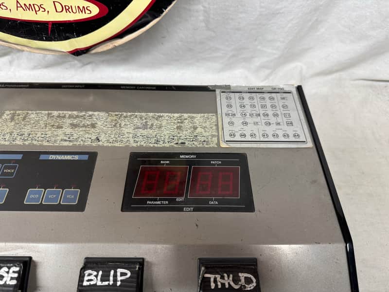 Roland GR-700 Guitar Synthesizer Module with Case - Image 15