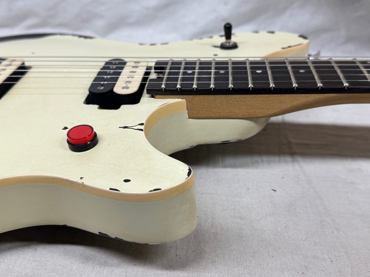 EVH Limited Edition Striped Series Wolfgang Special Guitar with Gig Bag 2026 - Distressed Ivory