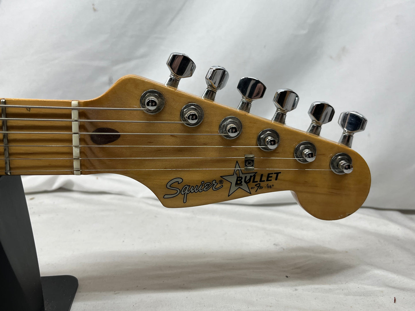 Squier Bullet HSS Singlecut Electric Guitar