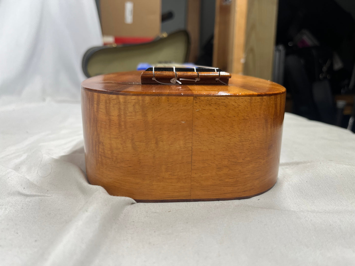 Kamaka Pineapple Soprano Ukulele with Case - SPLIT IN BACK OF BODY