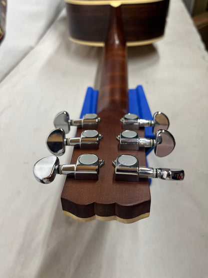 Wechter 1730 Acoustic Guitar
