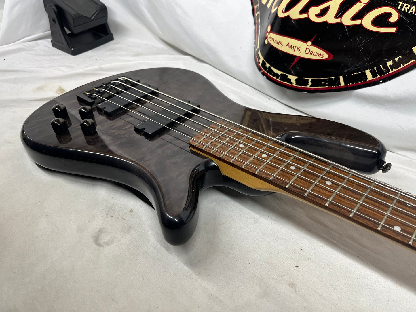 Spector Q5 Doublecut HH 5-String Electric Bass