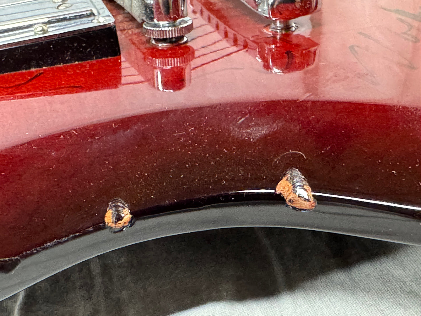 Gibson SG High Performance 2017 - Cherry Burst - signed by numerous shredders!