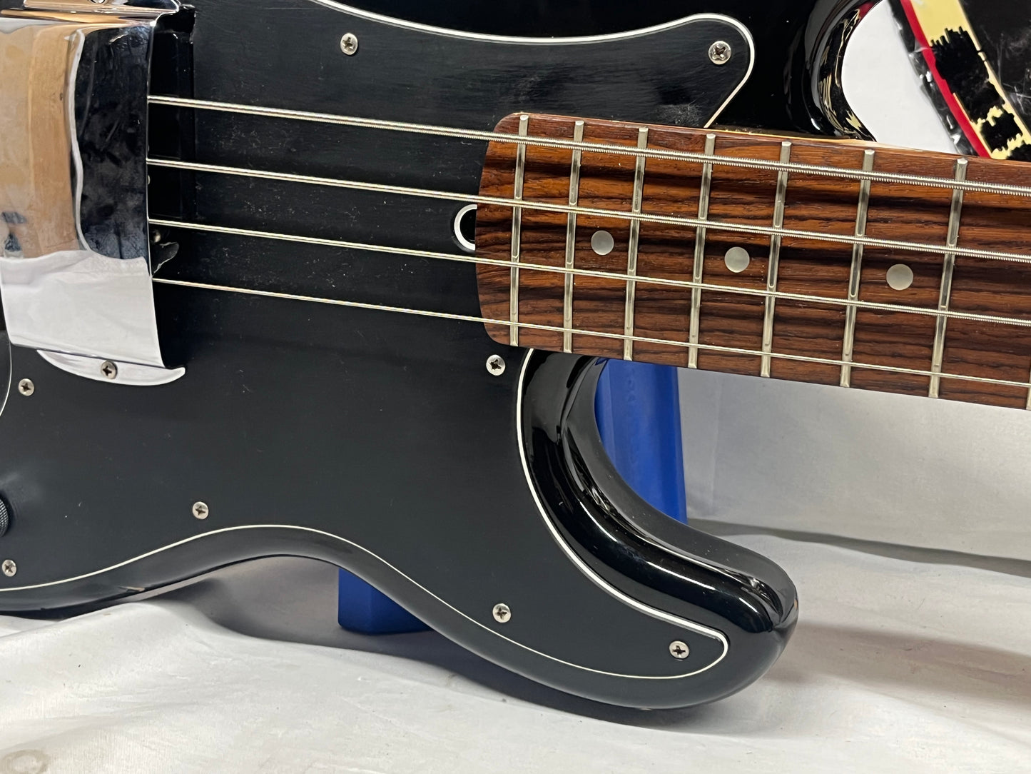 Squier Affinity Series 4-String Electric Precision Bass - Black